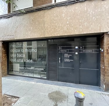 vinilo para cristalera troquelado, lettering, rótulo.