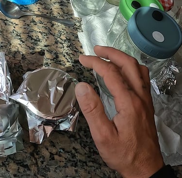 covering no pour agar jars with foil