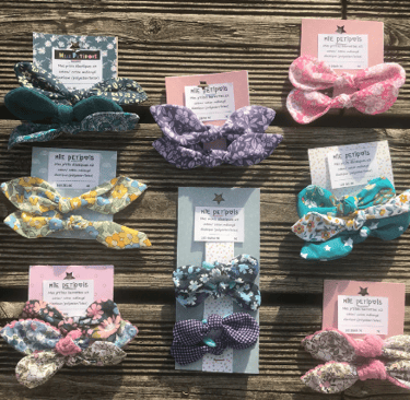 plusieurs barrettes et élastiques pour cheveux