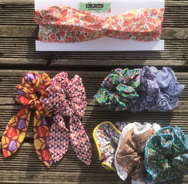 un hedband pour les cheveux et des chouchous