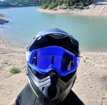 mountain biker wearing demon full face helmet