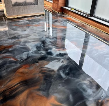 High-gloss metallic epoxy floor in the Livingroom