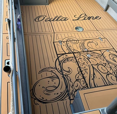 Brodska paluba prekrivena EVA tikovinom U-dek sa zanimljivim dezenom