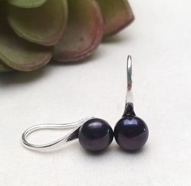 anting mutiara hitam