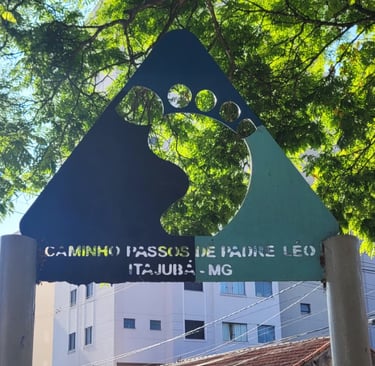 Placa do caminho de Padre Léo