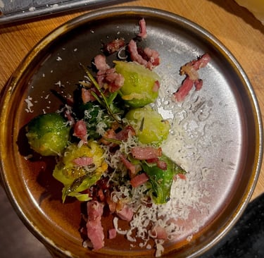 Komeet kok aan huis en catering: krokante spruitjes met parmezaan en spek