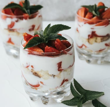 Yogur sin lactosa con frutillas y semillas