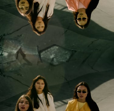 Look vidéo et photo personnalisé : Monde parallèle.