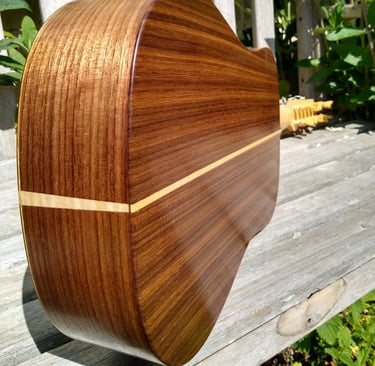 Vihuela de mano in walnut