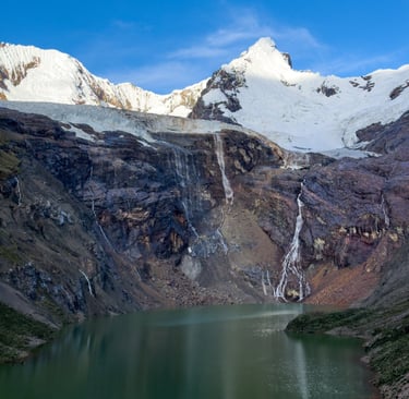Laguna Tullpacocha Peru