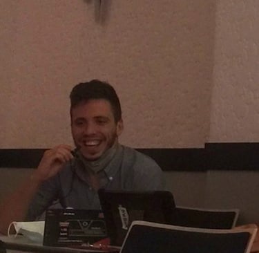 Dr Jon Ortiz, fundador y CEO de uPOCUS, en la presentación de un curso de Ecografía Clínica