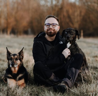 Basti Matern mit 2 Hunden