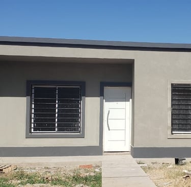 Casa con revestimiento texturado Gris Claro y Gris poscuro