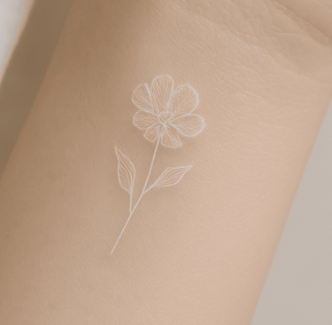 tatuaje en tinta blanca