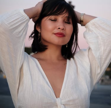 a woman with a white shirt and a white top