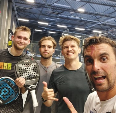 4 jugadores de padel en Estonia