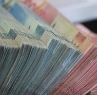 Imagen super realista de billetes de 50€, 100€ y 200€ en abanico