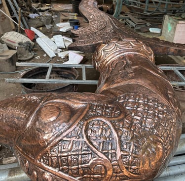 Detail Patung keris berbahan tembaga