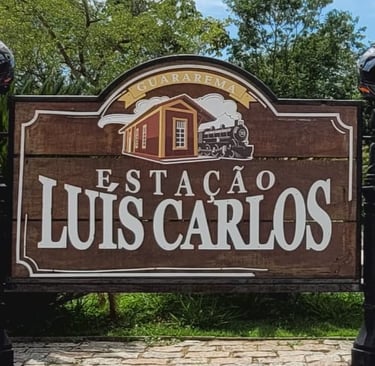 Placa da estação Luís Carlos em Guararema