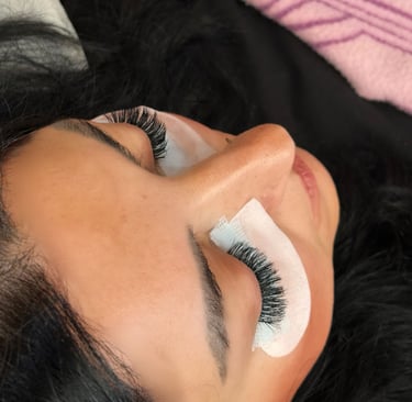 alt="before and after lash extension results"