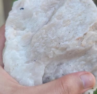 Premium Potash Feldspar (K₂O 12–13%) – Ideal for Ceramics, Glass & Welding rodes