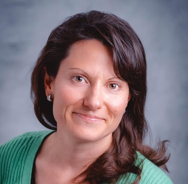 „Physiotherapeutin Christiane Singer lächelnd“