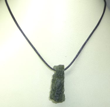 Megalith Moldavit gebohrt