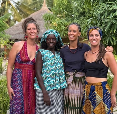 Magnifique photo représentant Amel, Lauranne, Anissa et Seynabou en jolie tenue pour le mariage traditionnel