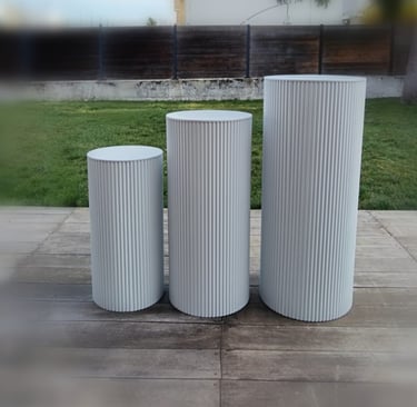 colonnes striées en métal