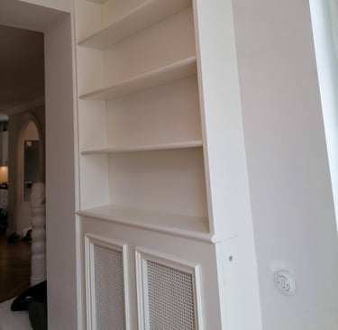 Maßgefertigte Heizkörperverkleidung mit integriertem Regal, Individuelles Design von Erik Gintner