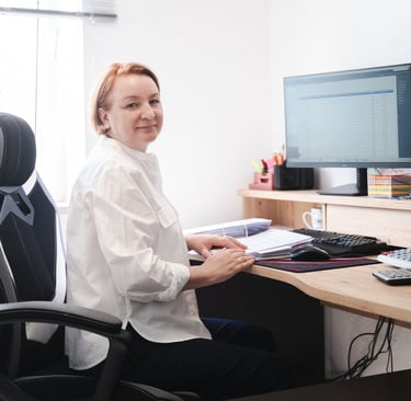 DSM Office Passau – Mitarbeiter bei der Arbeit an Lohn- und Gehaltsabrechnungen