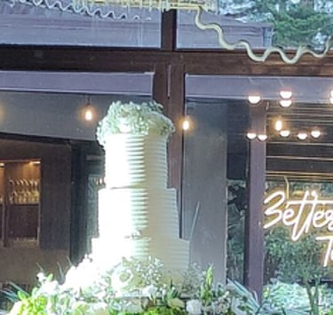 dulce de bodas en la recepción en el hotel Dos Ríos