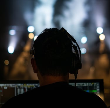 show de iluminación Bogota, iluminador para teatro Bogota, detrás de cámaras teatro