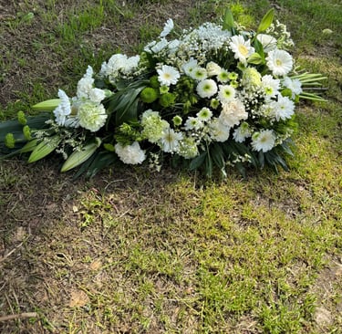 deuil gerbe piquée par Artisan Fleuriste Ergué-Gabéric proche de Quimper