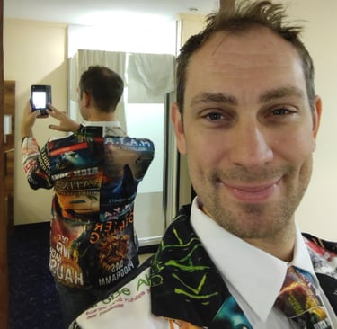 Gerrit Petersen im selbst gestaltetem Hörbuch- Cover Sakko