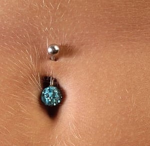 Safe navel piercing using hypoallergenic titanium barbell