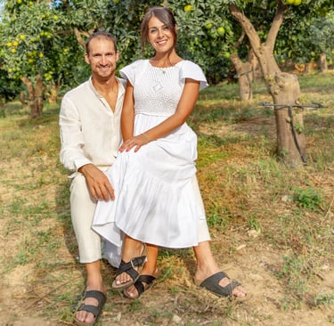 Giuseppe e Liliana, fondatori di Sole d'Acate, nella loro azienda agricola in Sicilia.