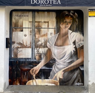 Intervención artística sobre persiana metálica pintada con spray. Diseño figurativo contemporáneo co