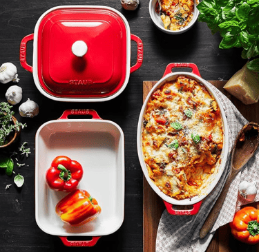 Non-toxic ceramic bakeware and glass baking dishes for PFAS-free roasting