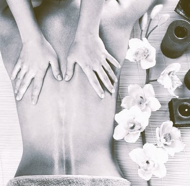 Une personne reçoit un massage relaxant massage à l'huile