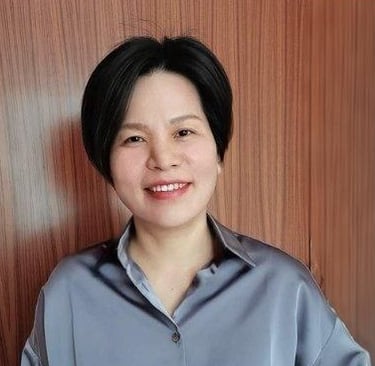 Shirley Lee, Founder and CEO of King Fly, a custom bag manufacturing expert.