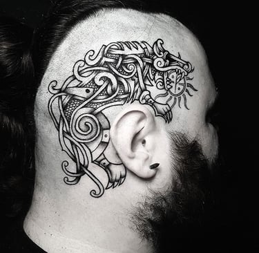 Tatouage du loup Skull sur le cran. Skull tattoo of Skull.
