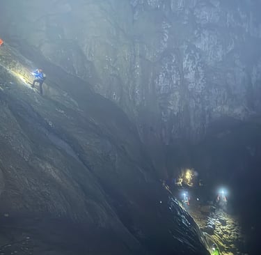 climbing the upper sections of the great wall of Vietnam, hang son doong cave, Vietnam