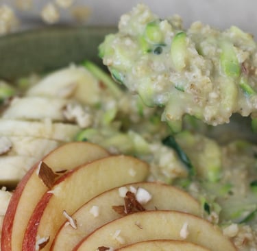 Erfrischender Zucchini Porridge: Eine köstliche und vielseitige Option für einen leckeren Start in d