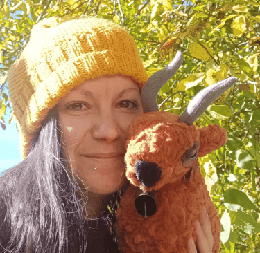 Natacha Rossignol et sa vache en peluche Margot