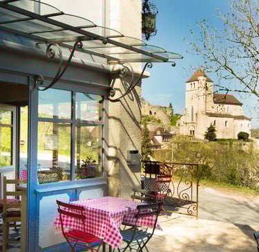 Casse-croûte et salon de thé où déguster lou Pastis Quercynois à Saint-CIrq Lapopie