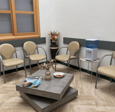 Sala de espera de centro de psicología en Mairena del Alcor