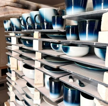 Ensemble de vaisselle en céramique japonaise Tobe Yaki de la collection Yoshua Blue