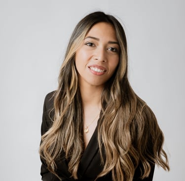 Abogada especializada en Ley de Segunda Oportunidad asesorando a cliente para cancelar deudas