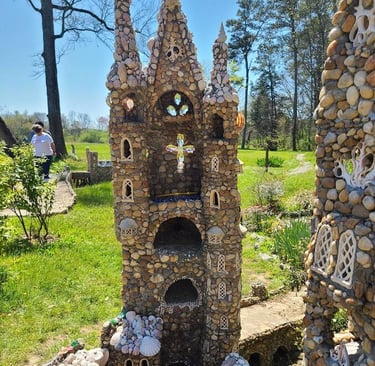 Calhoun, GA - The Rock Garden's miniature world of famous castles 